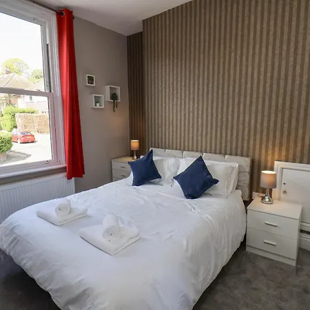 بيت للعطل The Corner House *