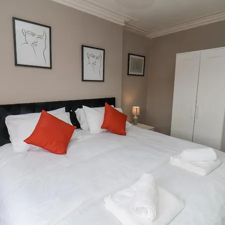 بيت للعطل The Corner House سكرابورو