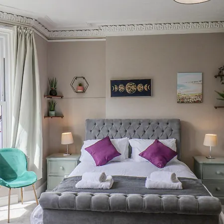 The Corner House سكرابورو